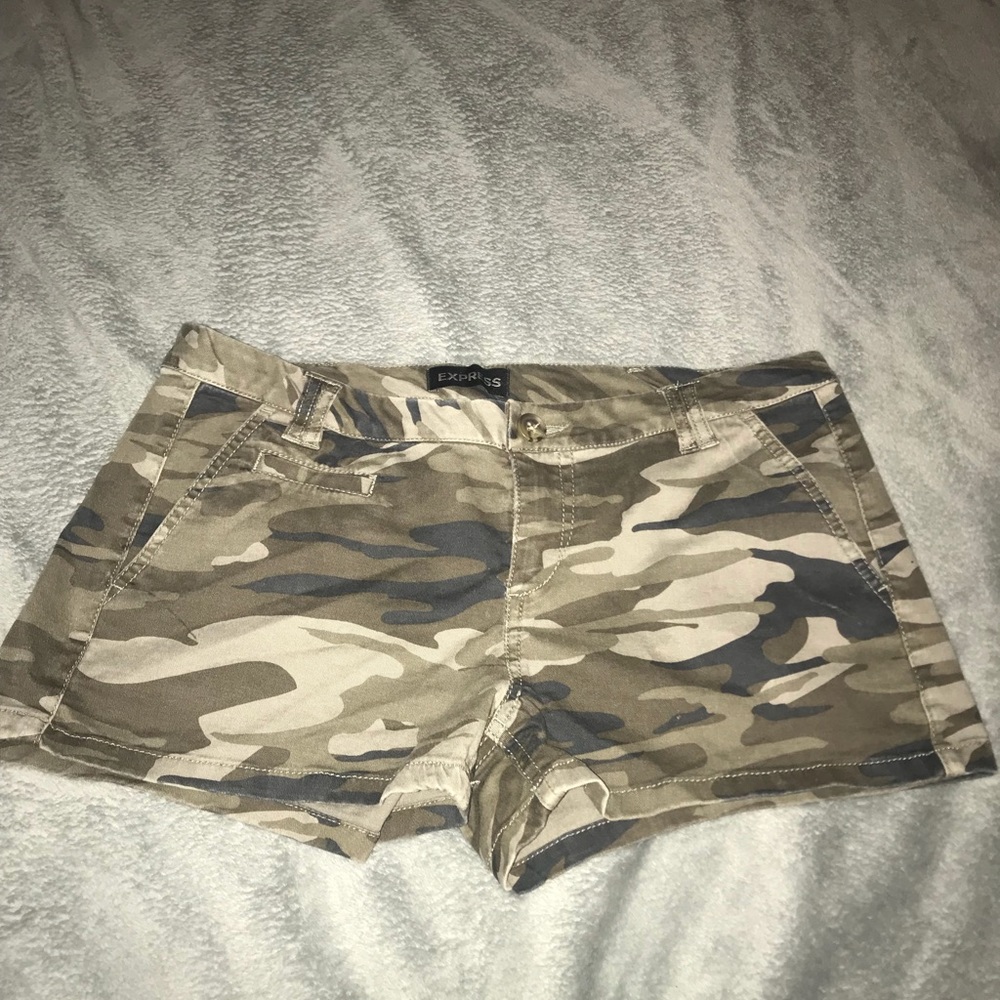 Camouflage print shorts